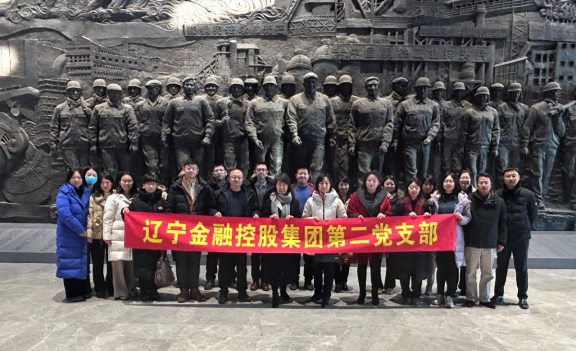 重温钢铁历史 传承劳模精神